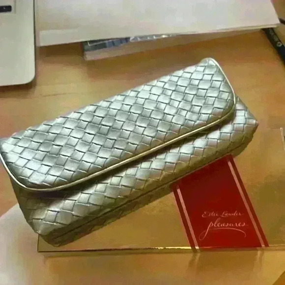 Pleasures by Estee Lauder Holiday Mini Gift pouch - Picture 1 of 5
